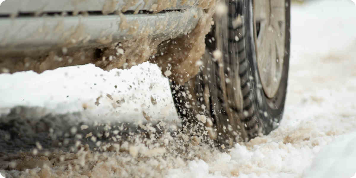 Fahrregeln fürs Auto bei Schnee und Eis