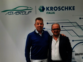 Bild von Dirk Dückershoff von der Kroschke Gruppe und Massimiliano Farina von der Asia Group.