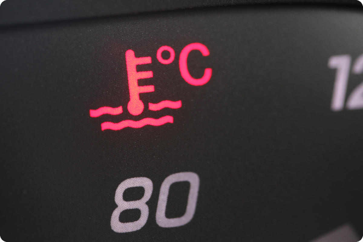 Anzeige für die Wassertemperatur im Auto.
