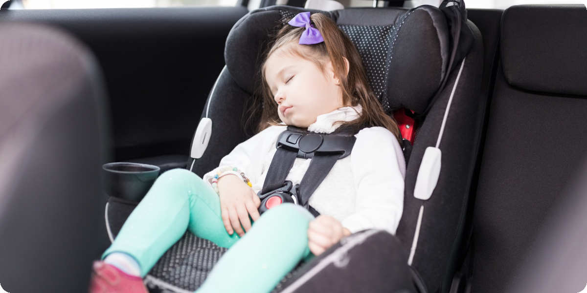 Kindersitze mit Rückenlehne haben eine bessere Stabilität.