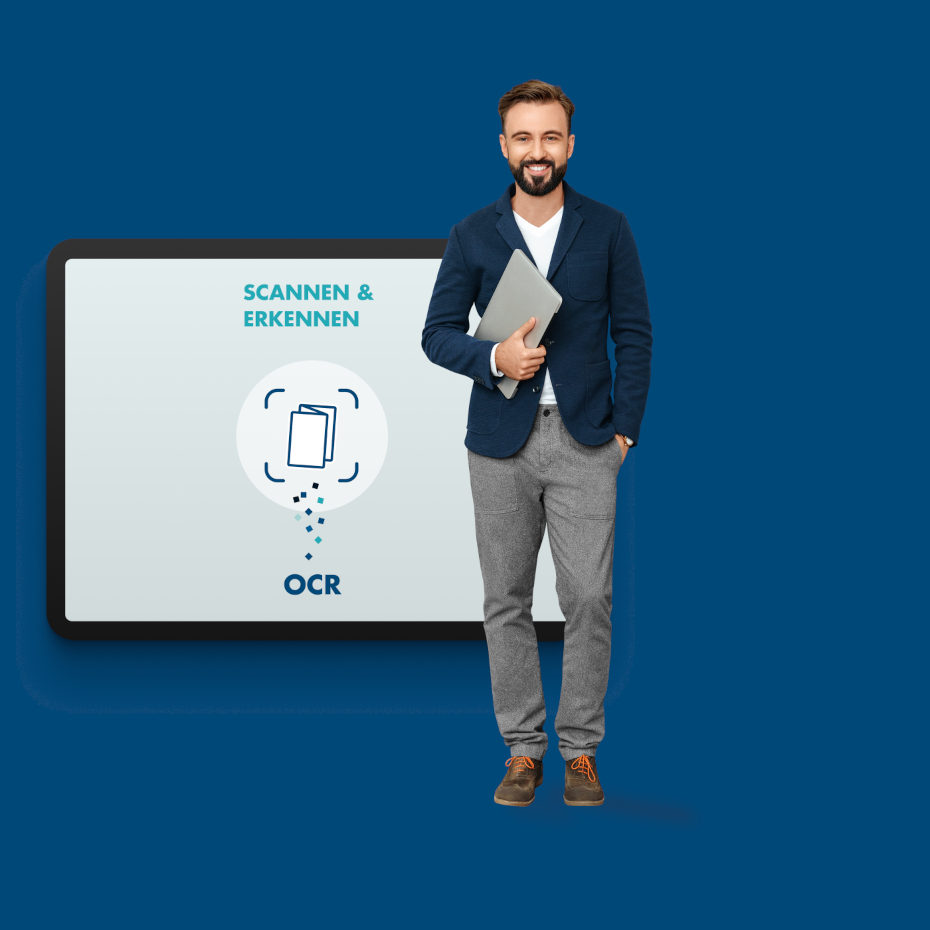 Eine steht lächelnd vor einem Tablet mit Werbung für den OCR scannen & erkennen Service von Kroschke.